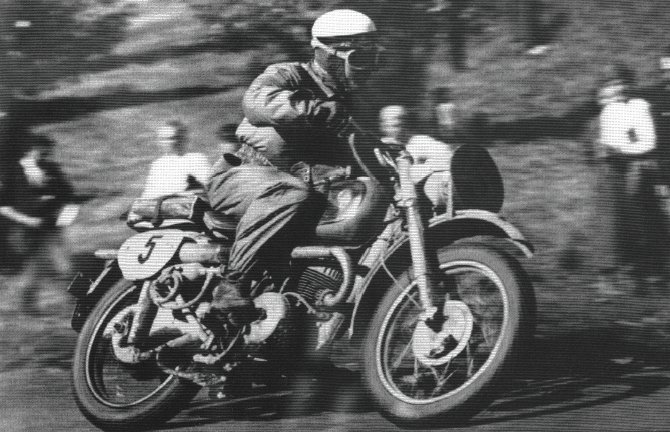 Eine Victoria KR 26 mit Hinterradschwinge (1956).