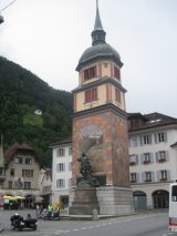 2016-07-23: Unsere kleine Victoria am Tellsdenkmal in Altdorf.