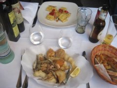 Elba 2016 im Summertime: Frittino Pesce e Pane und Ravioli mit Garnelenfüllung.