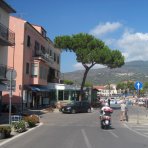 Marina di Campo (Elba) ist ein nicht so prickelnder Touristen–Badeort.