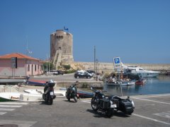 Das Victoria–Gespann am Hafen von Marciana Marina auf Elba.