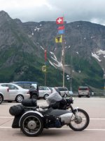 An der Aussichtsplattform am Gotthard–Pass oberhalb Airolo.