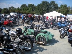 Überblick: alte Motorräder beim Horextreffen 2016 nahe Bad Homburg.