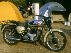 Eine BSA Gold Star A10 auf Sardinien.