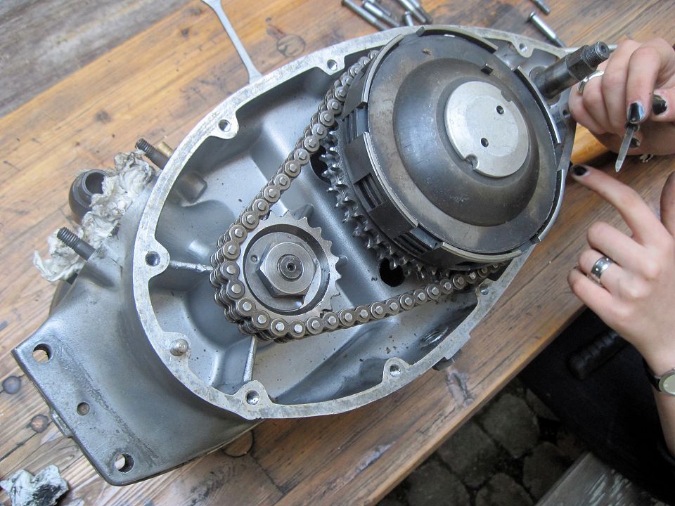 Das offene Gehäuse eines Victoria–KR26–Motors, Kupplungsseite.