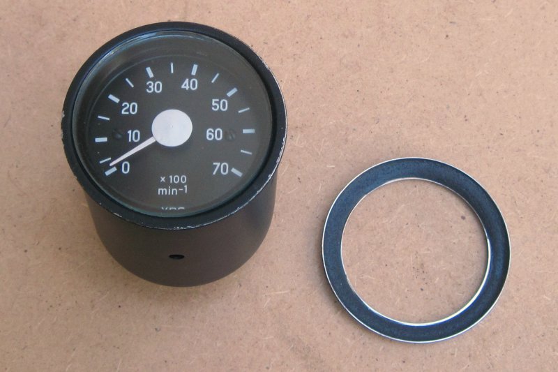 Chromring mit eingegossener Dichtung, 52mm Durchmesser.