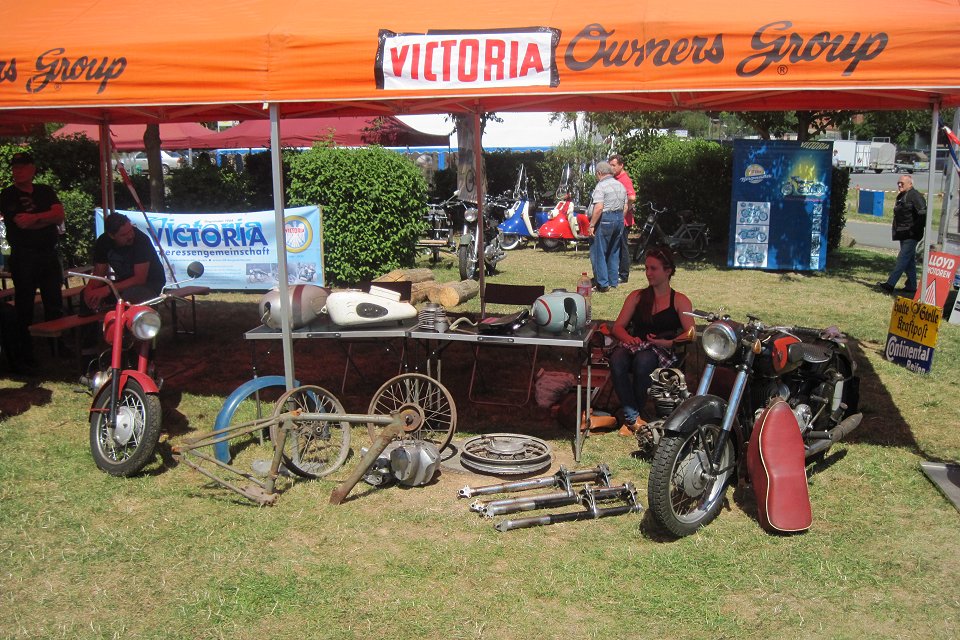 Der Teilemarkt beim Victoria–Jahrestreffen 2015.