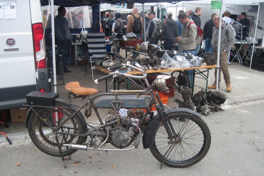 Eine Vorkriegs–Peugeot auf der Veterama in Mannheim.