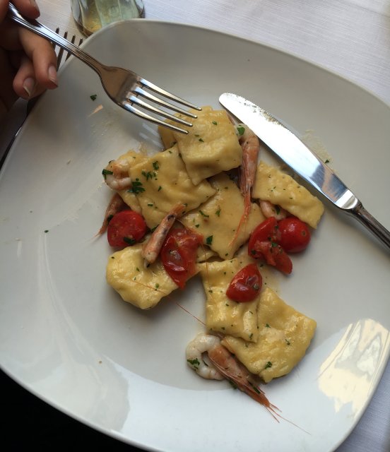 Ravioli mit Garnelenfüllung im „Summertime” in Capoliveri.