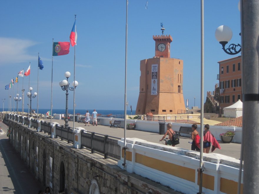 Elba 2016: Torre Appiana in Rio Marina am Hafen.