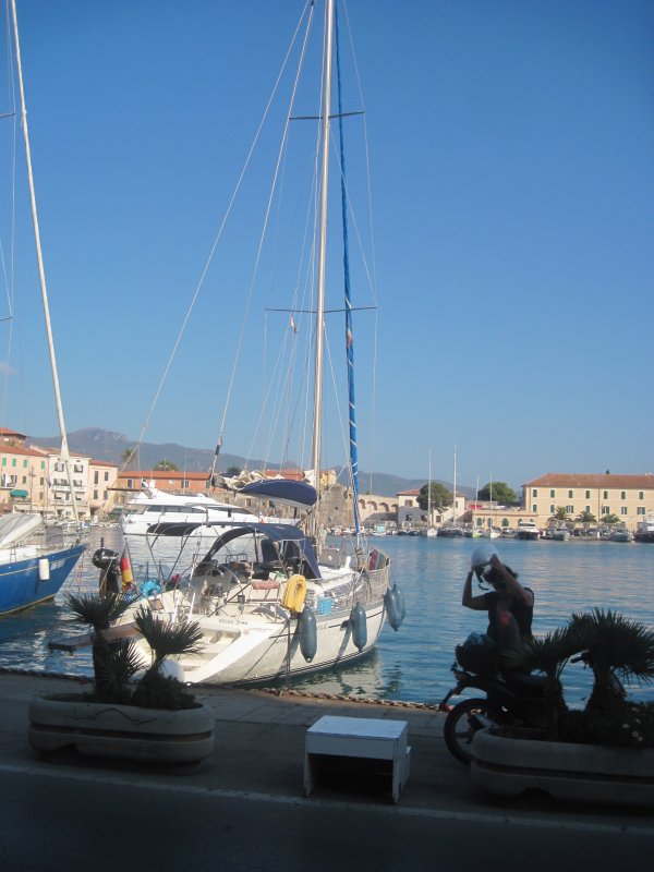 Elba 2016: Die „Amahar” im Yachthafen von Portoferraio.