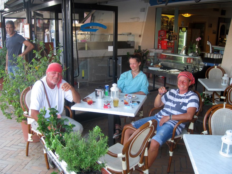 Elba 2016: Die Piraten an der Bar in Portoferraio.