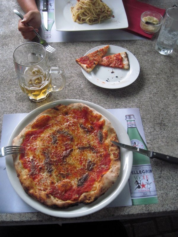 Die erste Pizza - im Tessin nahe Bellinzona, Ristorante Gottardo in Arbedo.