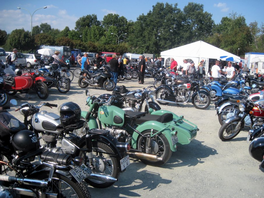 Überblick: alte Motorräder beim Horextreffen 2016 nahe Bad Homburg.