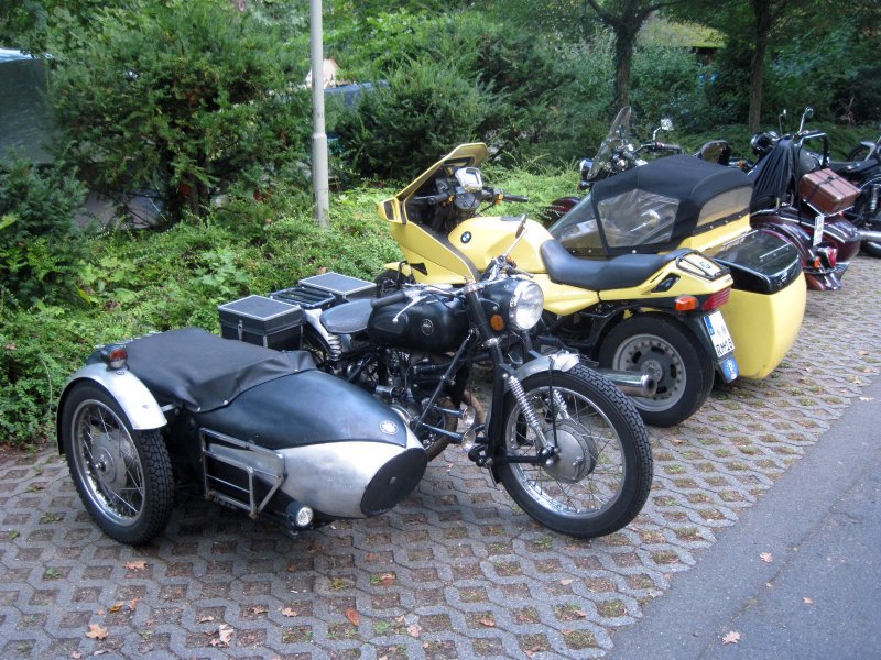 Victoria KR26 und BMW K - beides Gespanne, aber zwei Welten.