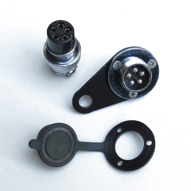 Buchse und Stecker (XLR, fünfpolig), Lieferumfang.