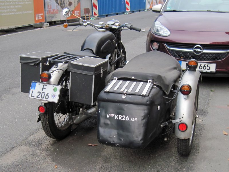 Aus Sichthöhe des Autofahrers: das neue Rücklicht am Beiwagen.