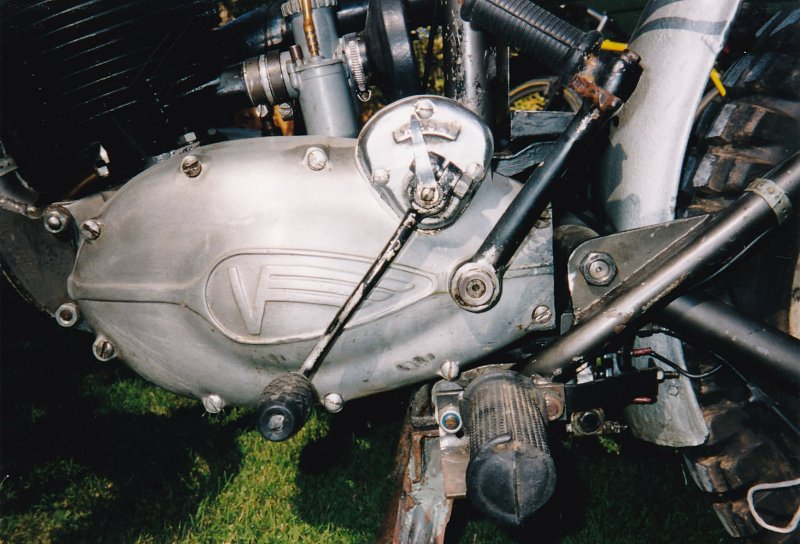 Der abgeschnittene Motor der Wettbewerbs–KR 26, linke Seite.